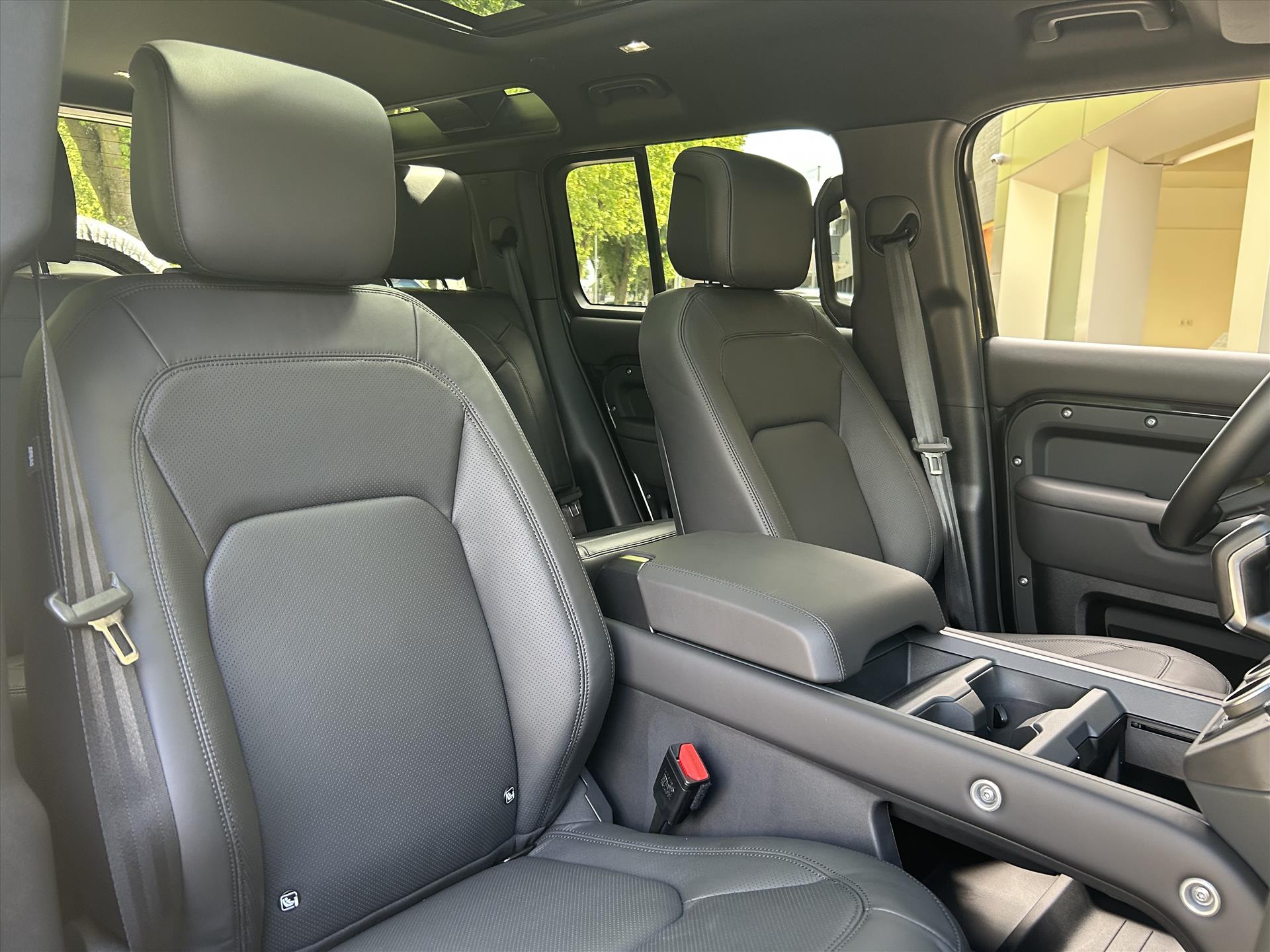Land Rover Defender P300e PHEV X-Dynamic HSE Edition - Afbeelding 4