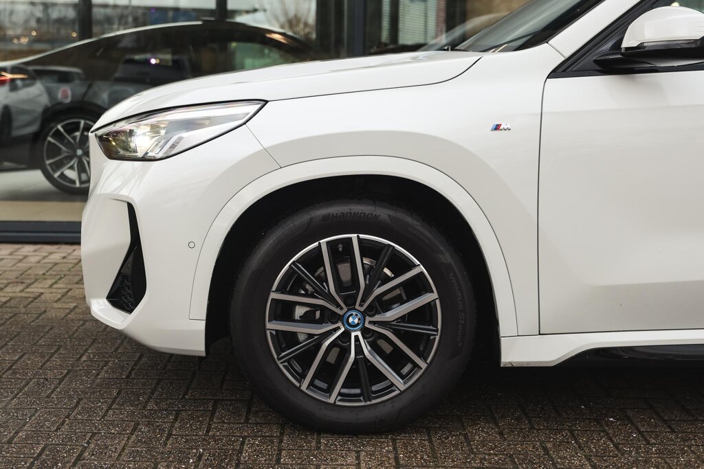 BMW iX1 4
