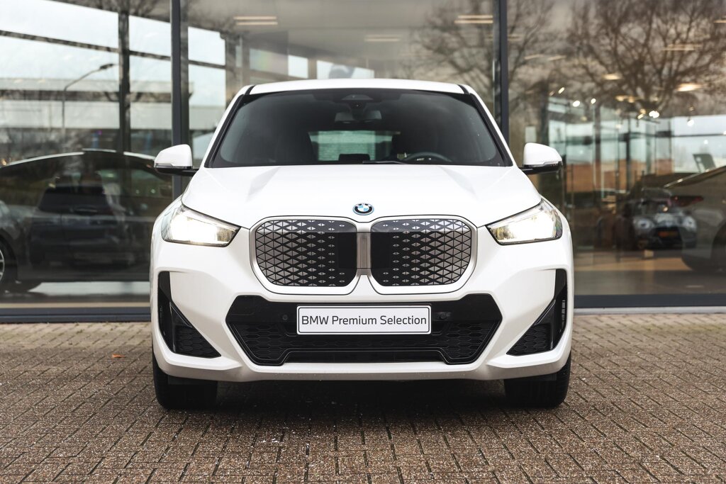 BMW iX1 5