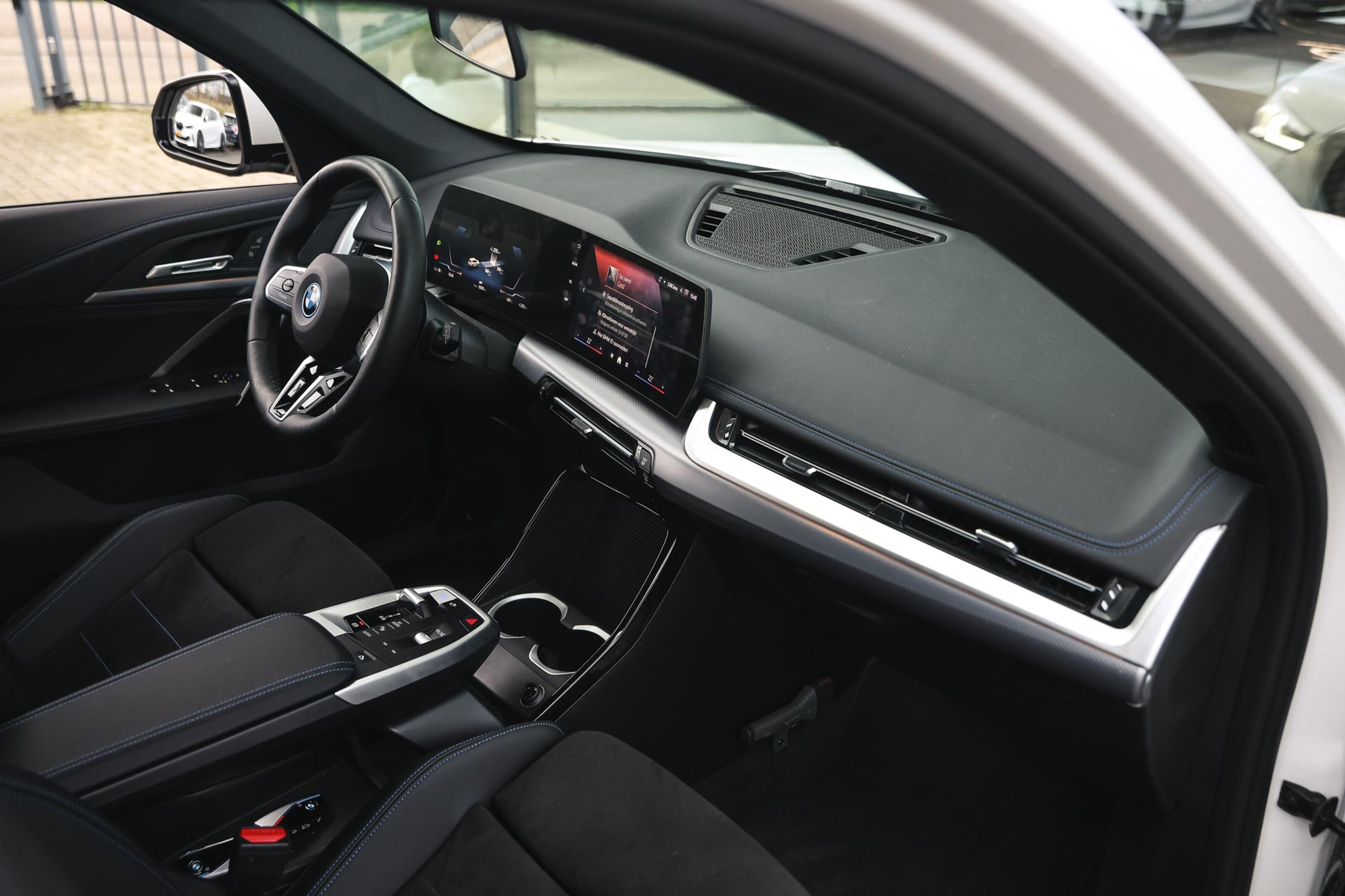 BMW iX1 8