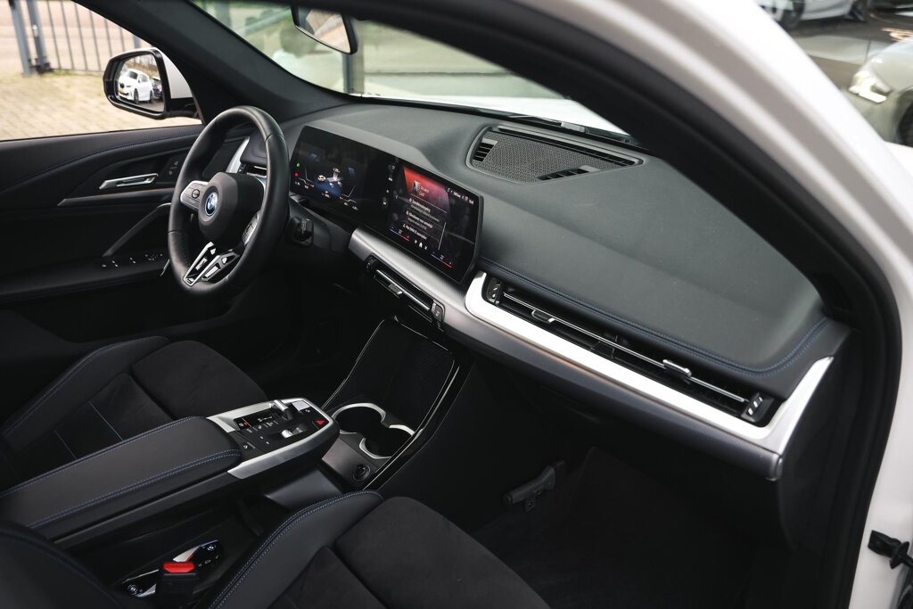 BMW iX1 8