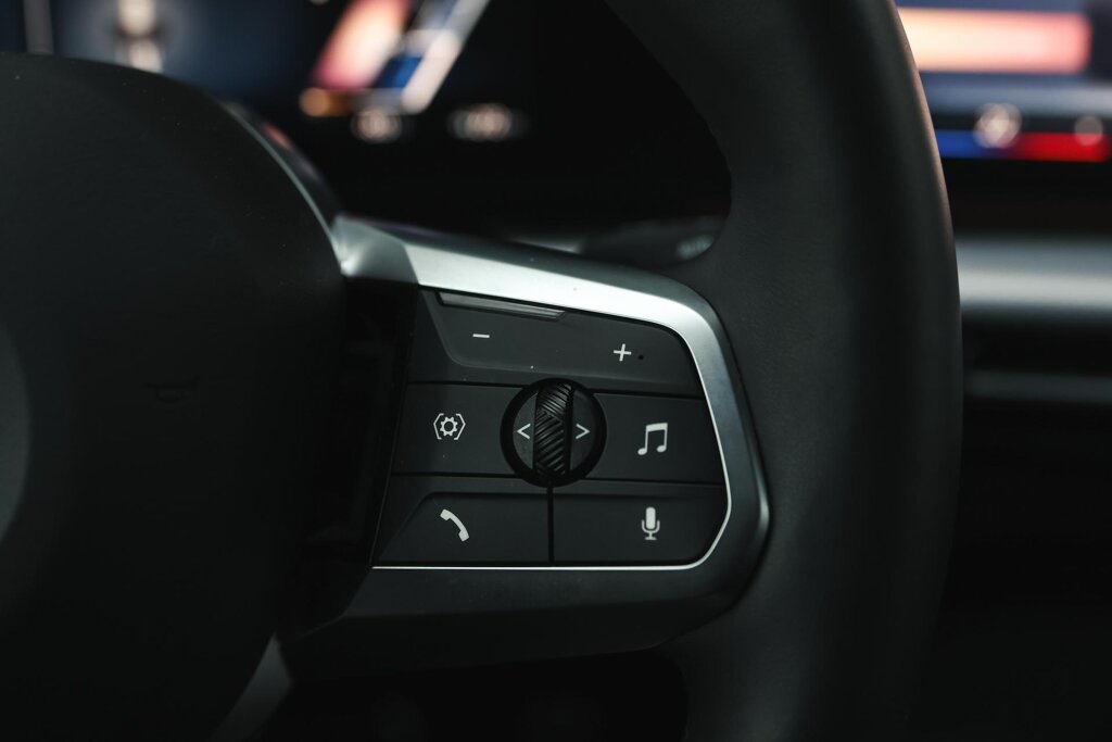 BMW iX1 14