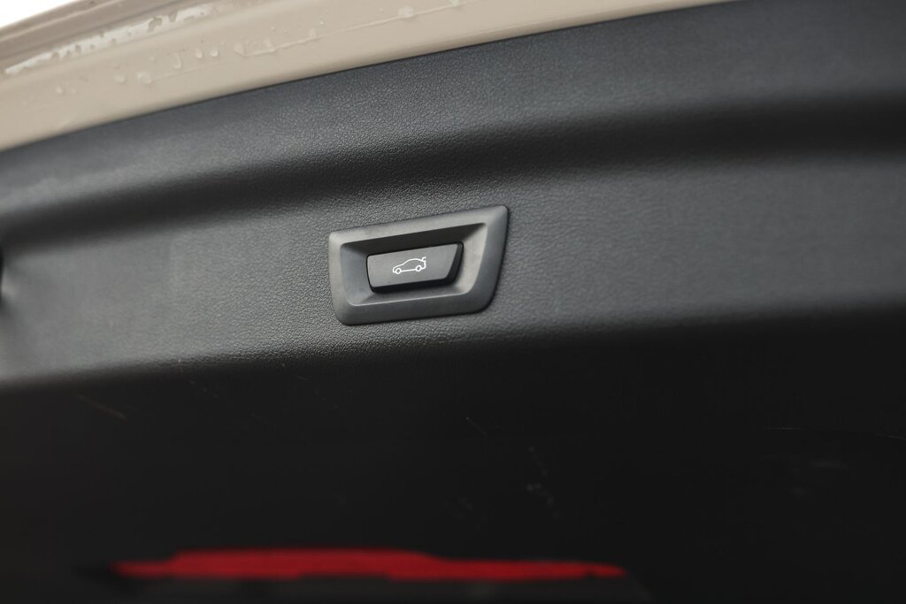 BMW iX1 26