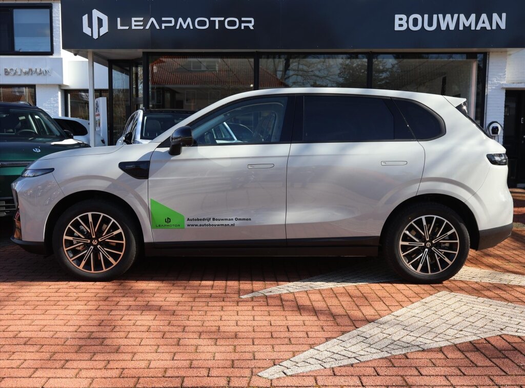 Leapmotor B10 EV 67,1 kWh 218PK Automaat Design, Rijklaarprijs | 360 Camera | Stoelventilatie | Panoramadak | Adaptieve Cruise Control - Afbeelding 2