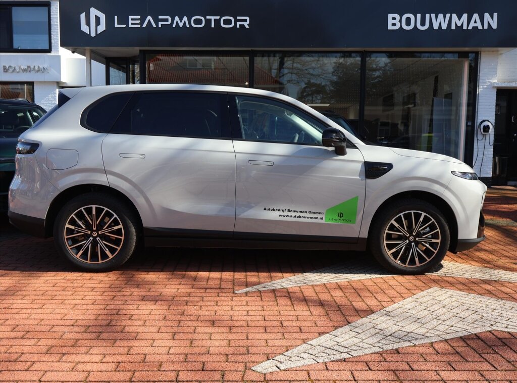 Leapmotor B10 EV 67,1 kWh 218PK Automaat Design, Rijklaarprijs | 360 Camera | Stoelventilatie | Panoramadak | Adaptieve Cruise Control - Afbeelding 3