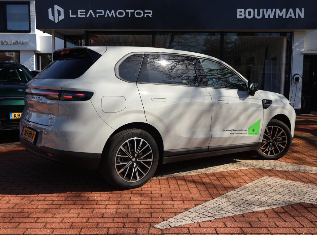 Leapmotor B10 EV 67,1 kWh 218PK Automaat Design, Rijklaarprijs | 360 Camera | Stoelventilatie | Panoramadak | Adaptieve Cruise Control - Afbeelding 4
