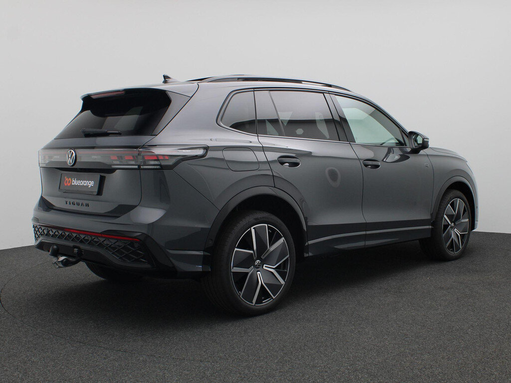 Volkswagen Tiguan 1.5 eHybrid R-Line Edition 272PK DSG Panoramadak, Trekhaak, 360gr. Camera, Black Style, 20" LM Velgen, Head-Up Display, Harman Kardon Audio, Elektr. Achterklep - Afbeelding 4