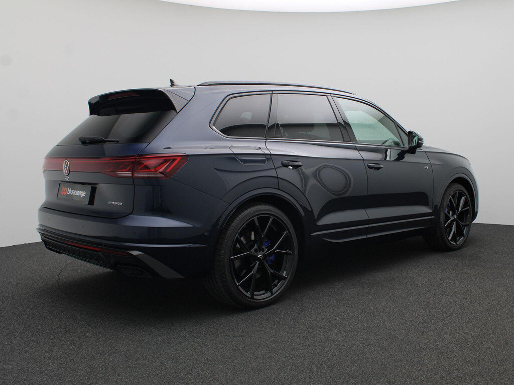 Volkswagen Touareg 3.0 TSi eHybrid 4MOTION R Edition 462PK Aut. Final Edition, Panoramadak, Trekhaak, Luchtvering, Keyless, Matrix LED-Verlichting, Alarm, 22" LM Velgen, Memorystoelen, Softclose - Afbeelding 4