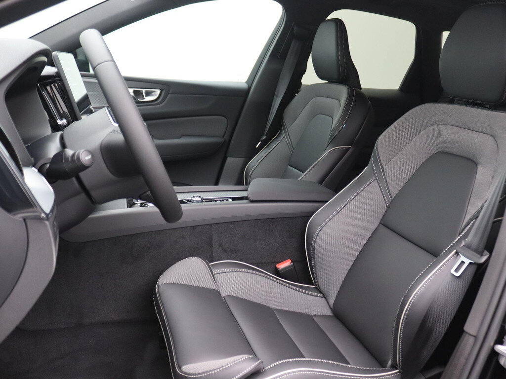 Volvo XC60 2.0 T8 Plug-in hybrid AWD Plus Dark 455PK Aut. Panoramadak, 21" LM Velgen, 360gr. Camera, Head-Up Display, Elektr. Achterklep, Keyless, Memorystoel - Afbeelding 5
