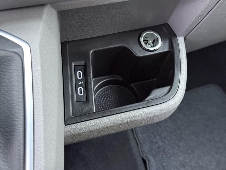 Volkswagen Bedrijfswagens Transporter 2.0 TDI 150 PK DSG L1H1 28 Bulli