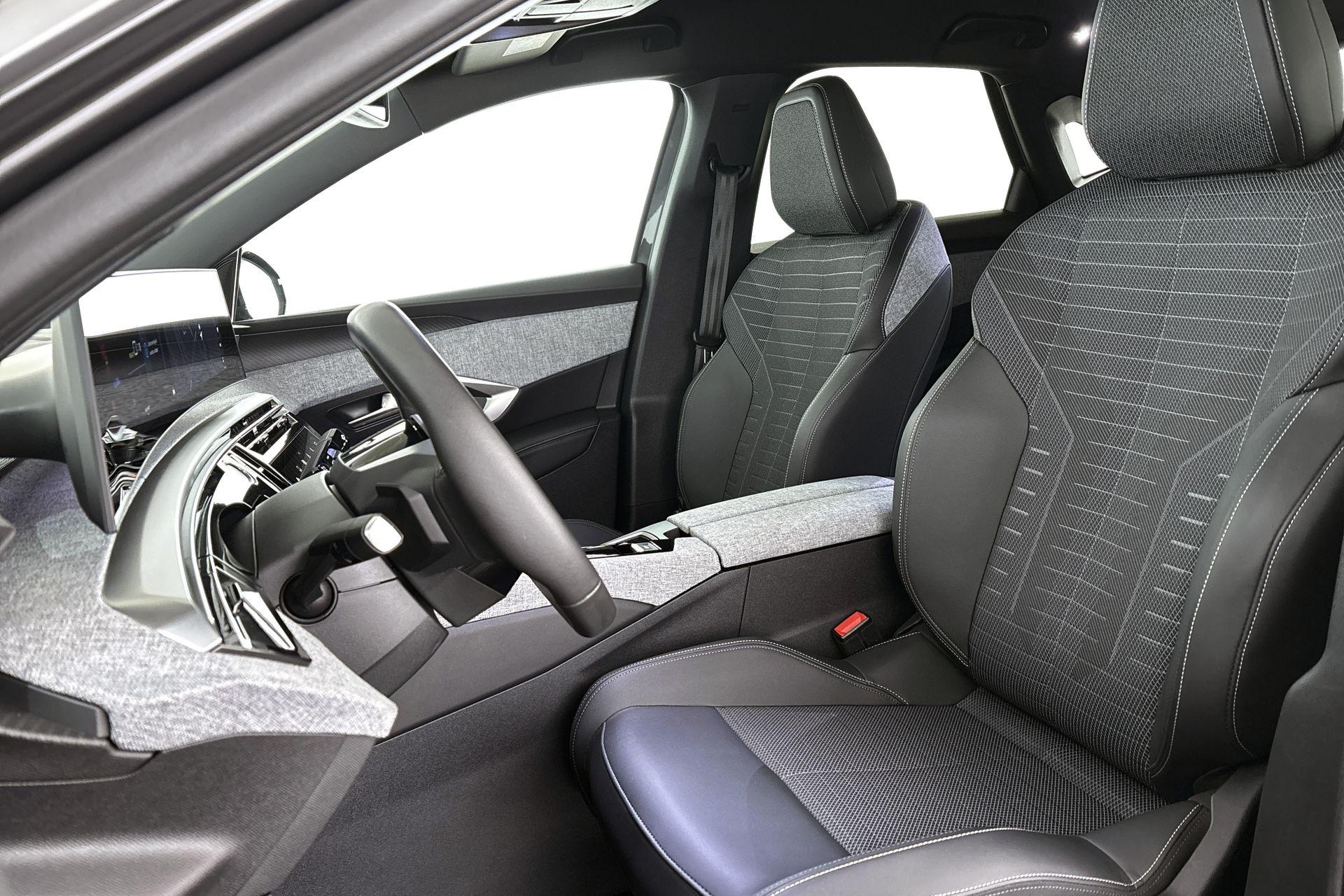 Peugeot e-3008