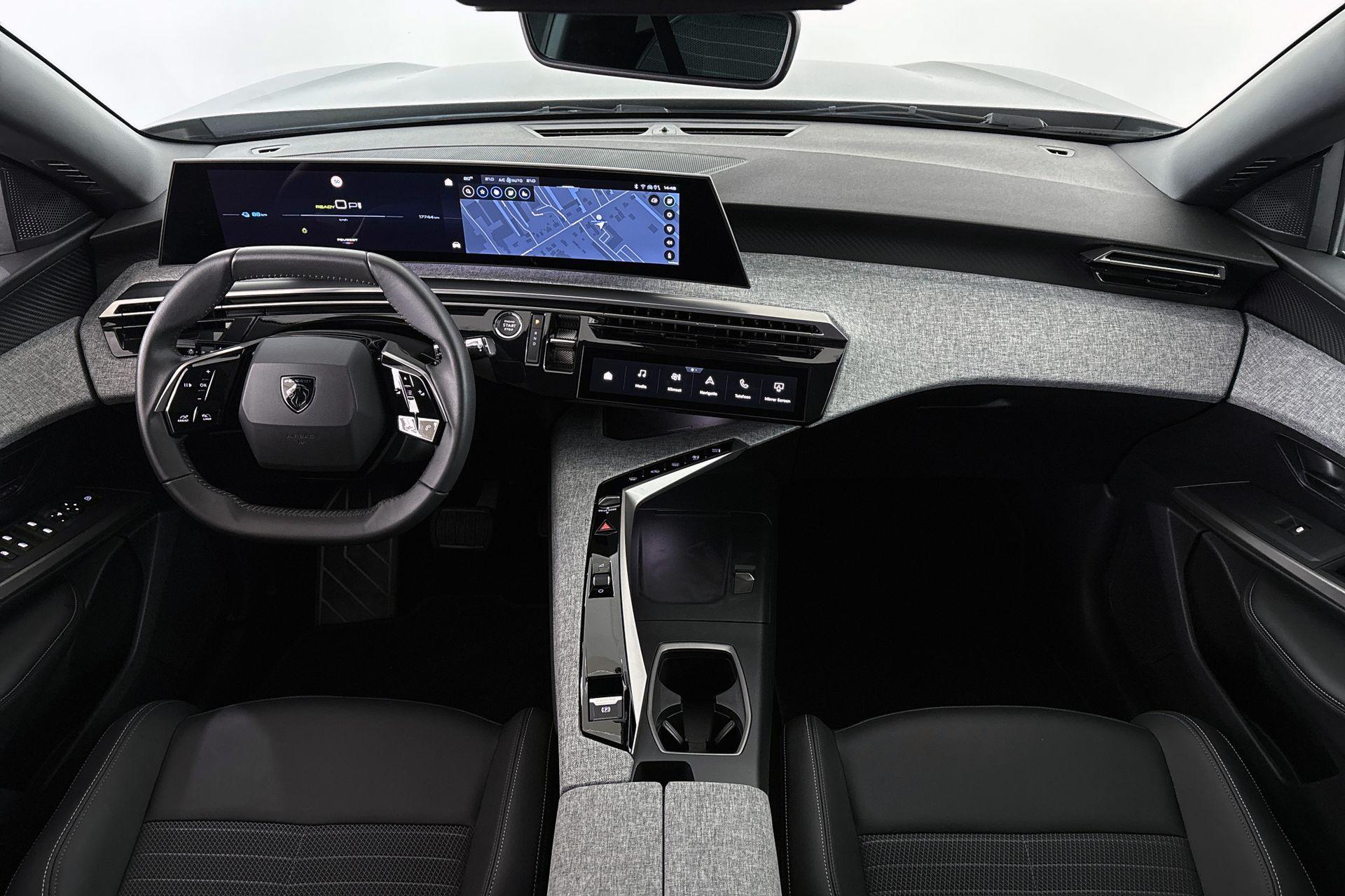 Peugeot e-3008