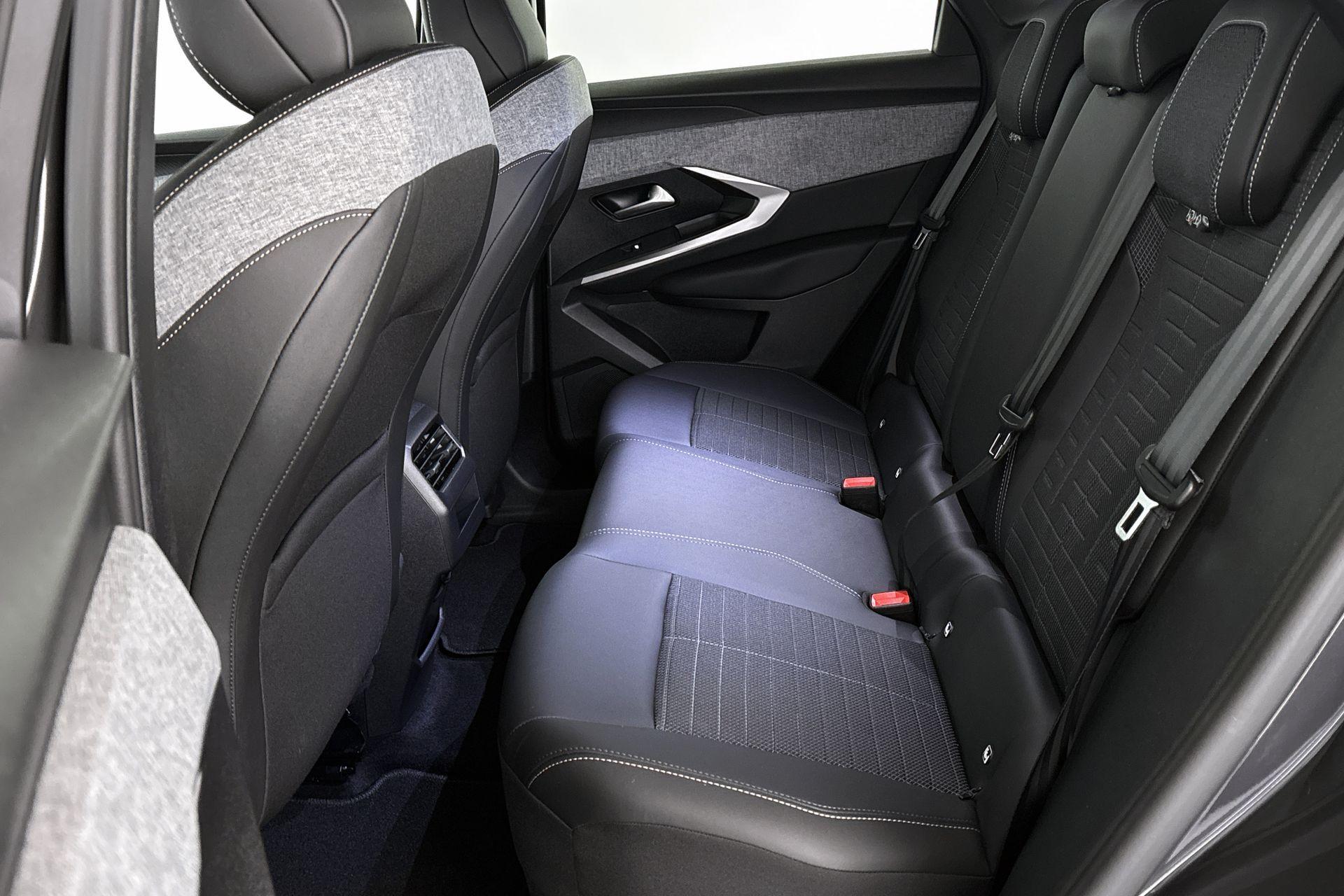 Peugeot e-3008