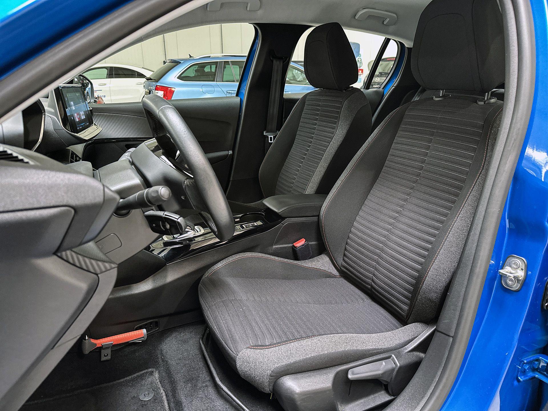 Peugeot e-208