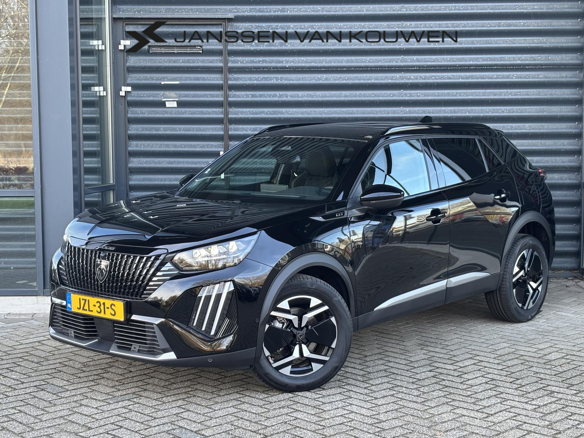 Peugeot 2008 1.2 Hybrid 145 GT