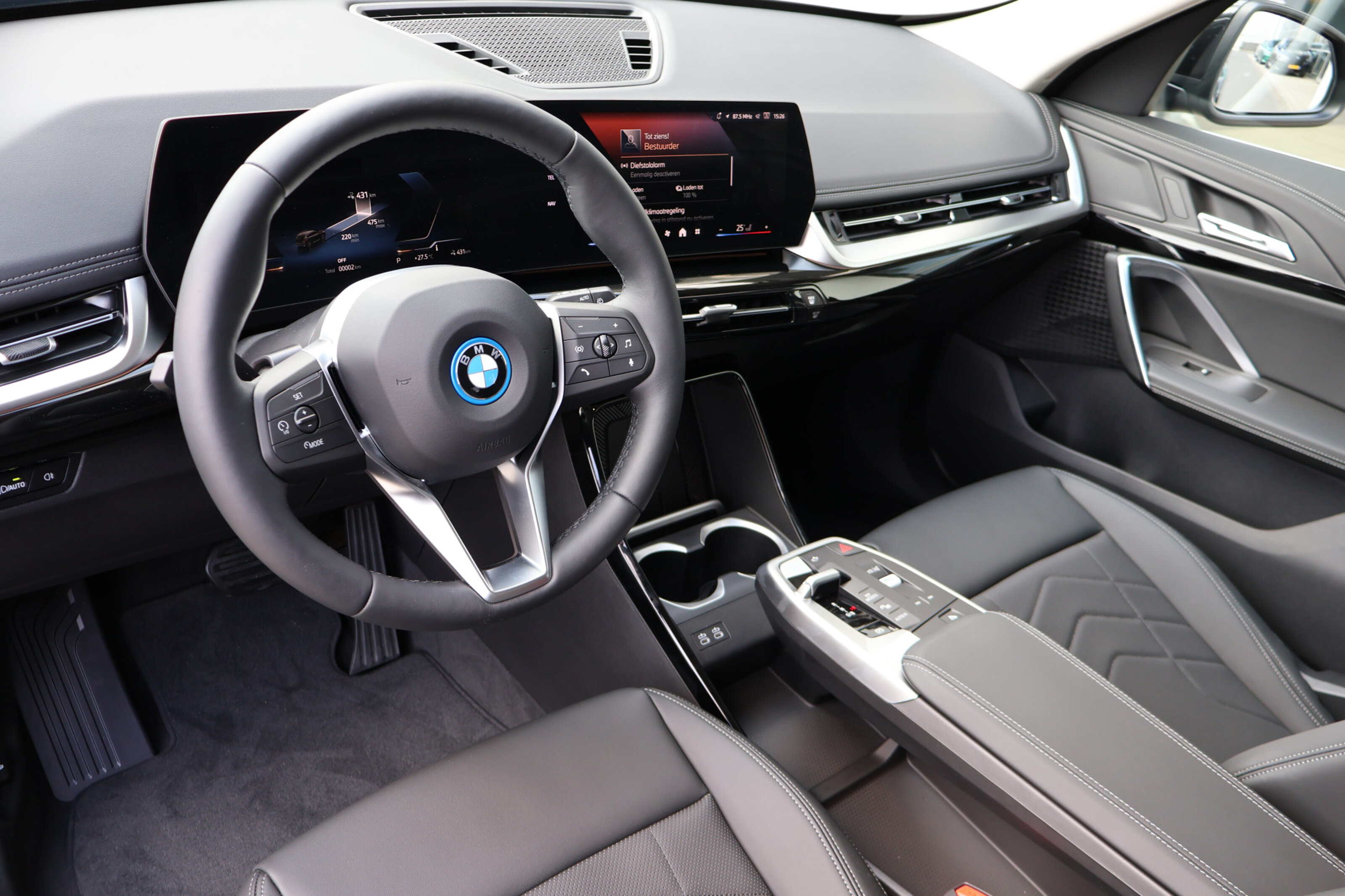 BMW iX1 9