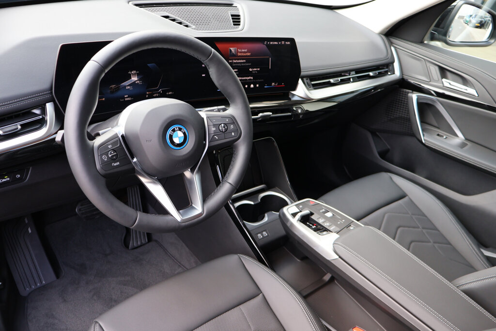 BMW iX1 9
