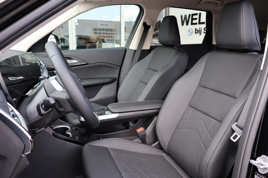 BMW iX1 13
