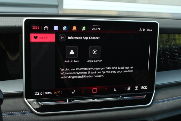 Apple Carplay/Android Auto Apple Carplay/Android Auto