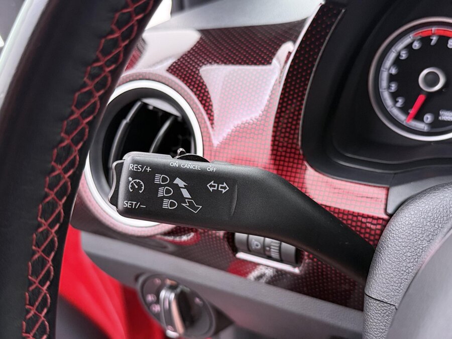 Volkswagen Up! 1.0 TSI GTI