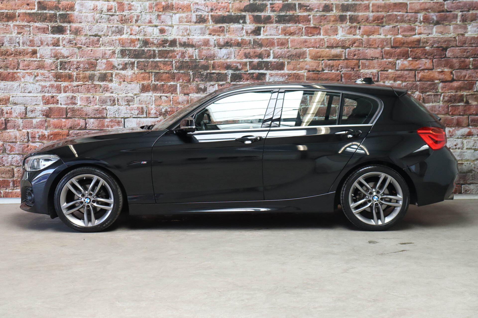 BMW 1 Serie 118i Executive M Sport Pakket Automaat 5 deurs - Afbeelding 3