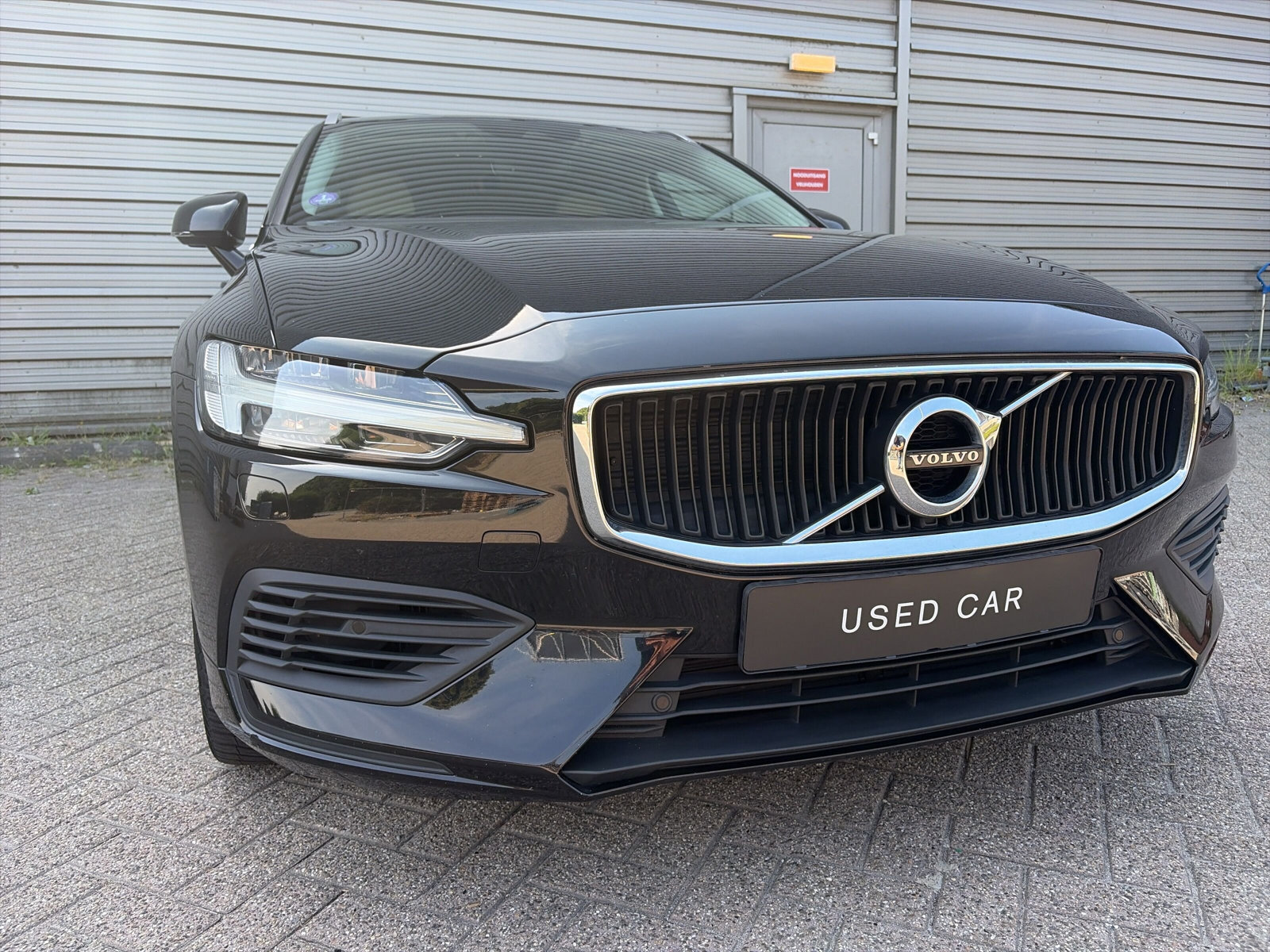 Volvo V60 2.0 T6 Twin Engine AWD Momentum Pro - Afbeelding 4