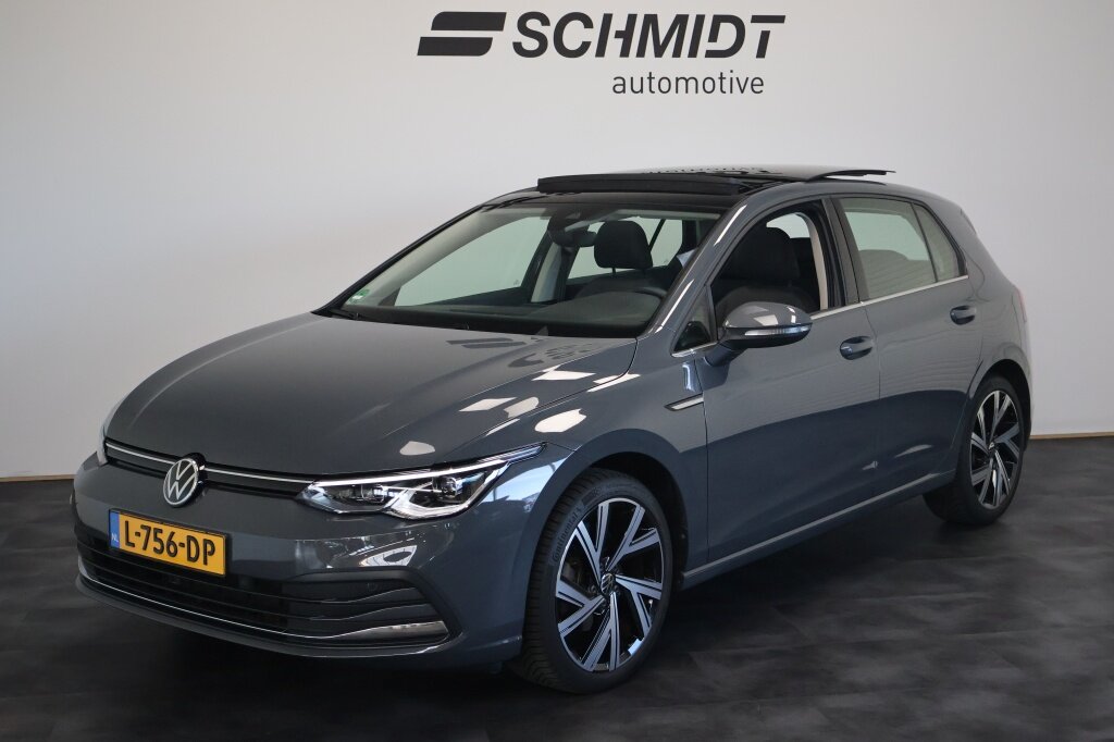 Volkswagen Golf 1.5 eTSI Style | Panorama | Trekhaak | Sfeerverlichting | LED