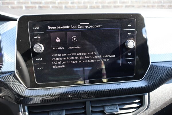 Apple Carplay/Android Auto Apple Carplay/Android Auto