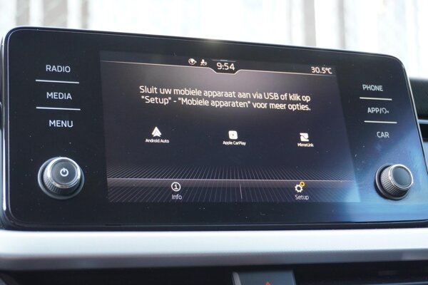 Apple Carplay/Android Auto Apple Carplay/Android Auto
