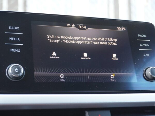 Apple Carplay/Android Auto Apple Carplay/Android Auto