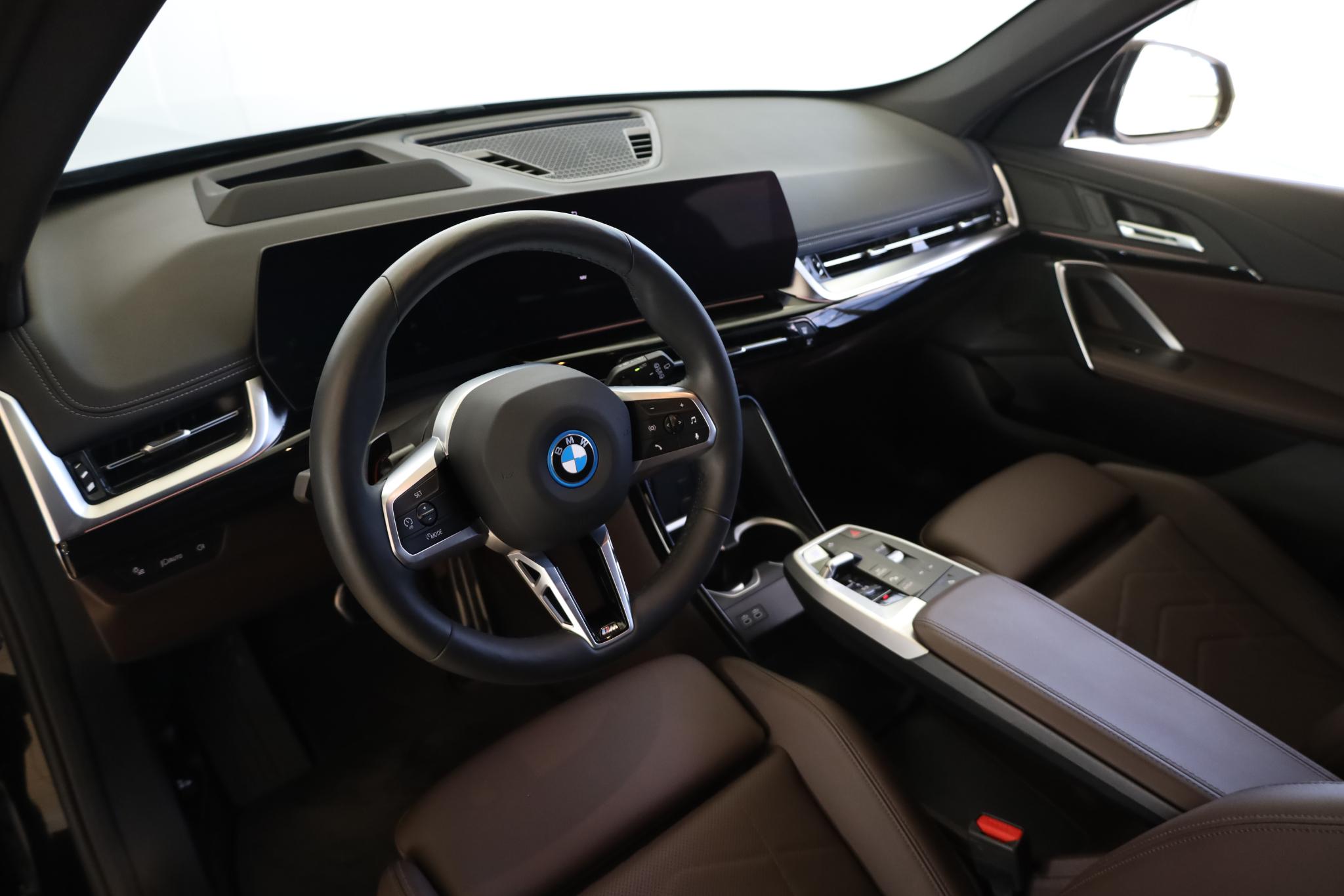 BMW iX1