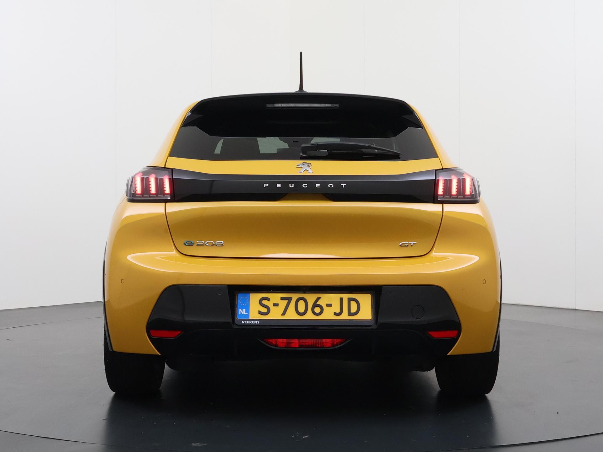 Peugeot e-208