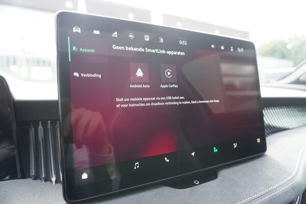 Apple Carplay/Android Auto Apple Carplay/Android Auto