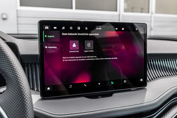 Apple Carplay/Android Auto Apple Carplay/Android Auto