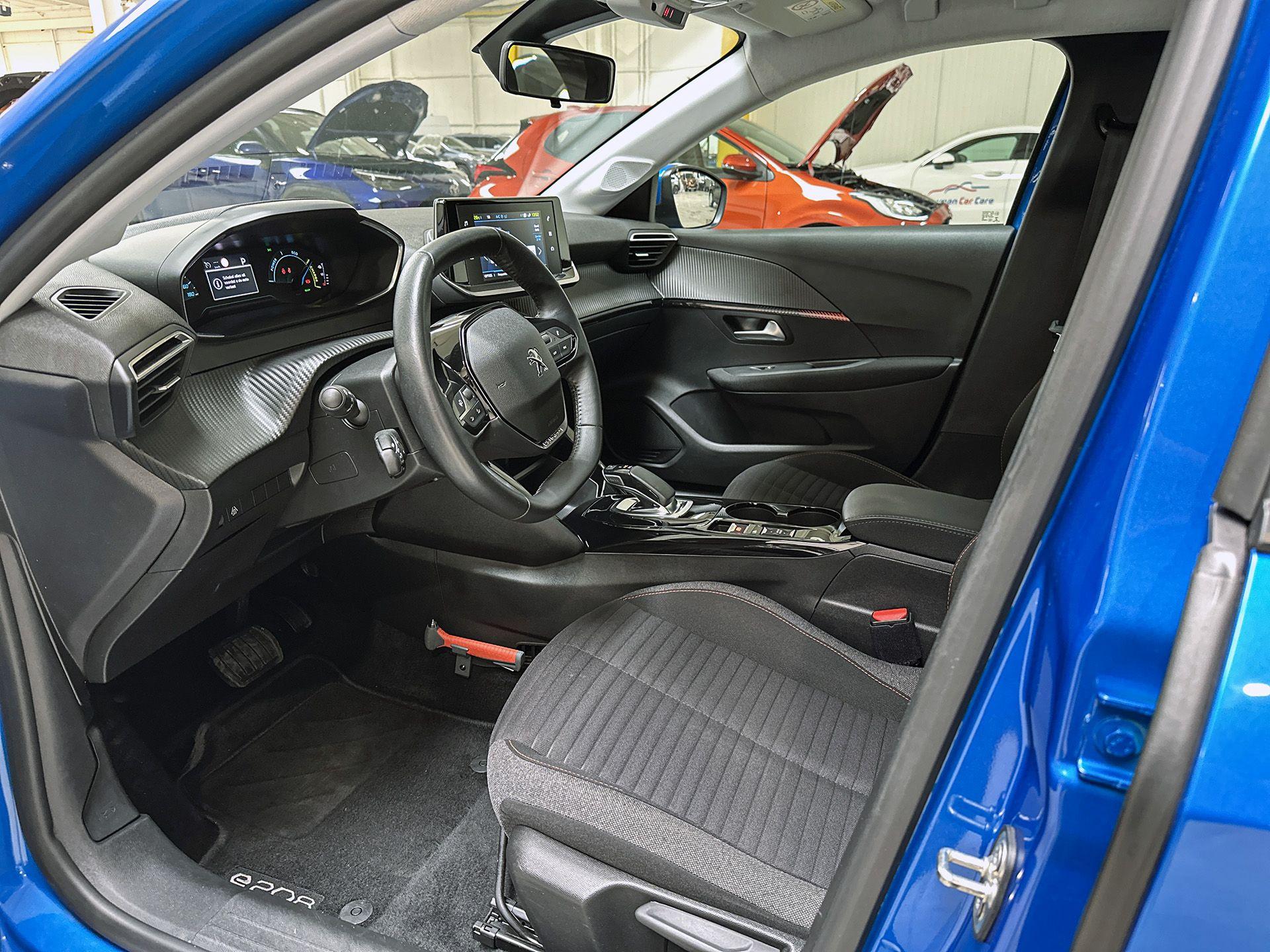 Peugeot e-208