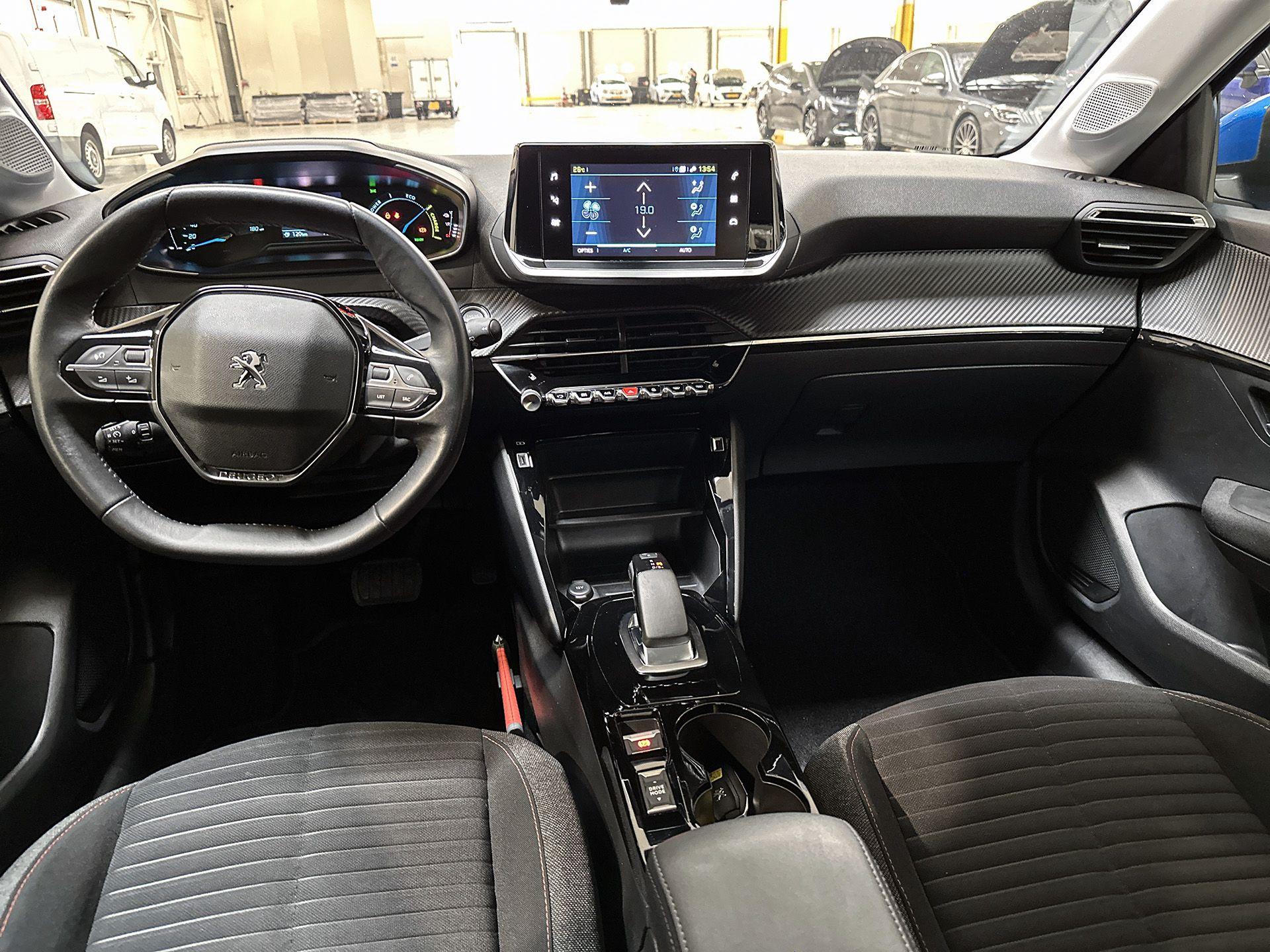 Peugeot e-208