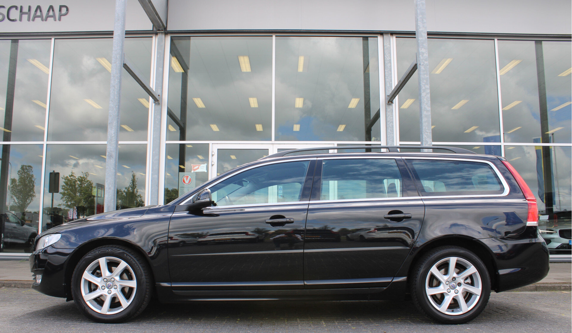 Volvo V70 T4 180PK Automaat Nordic+ - Afbeelding 2