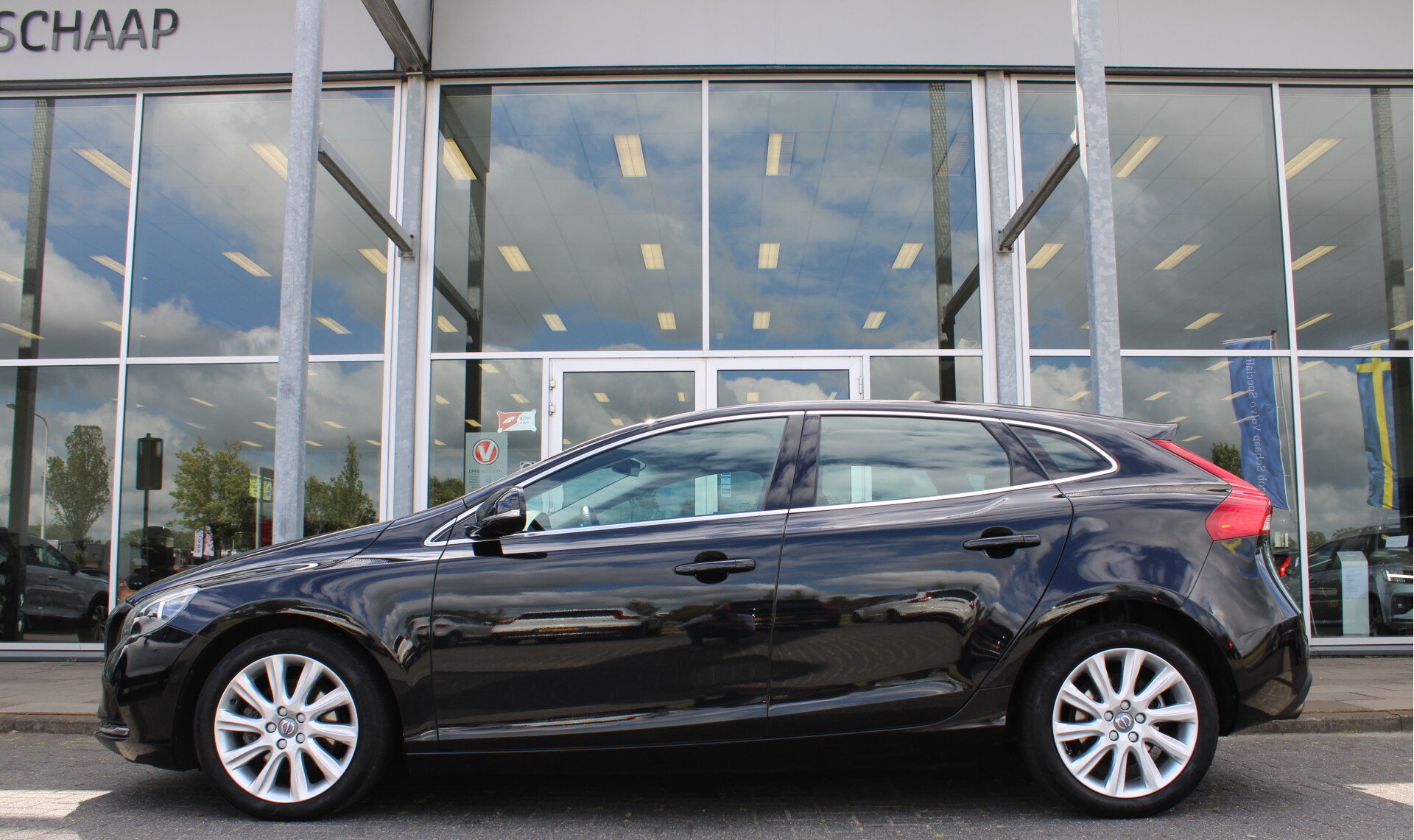 Volvo V40 T4 180PK Automaat Momentum - Afbeelding 2