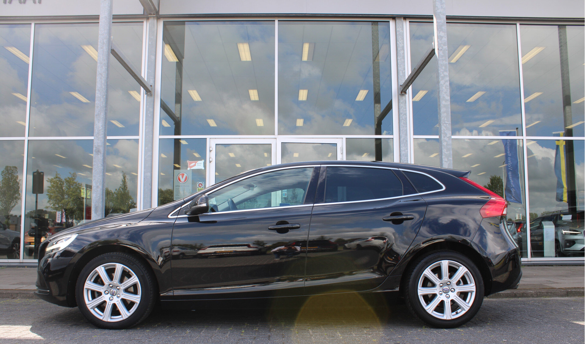 Volvo V40 T3 153PK Nordic+ - Afbeelding 2