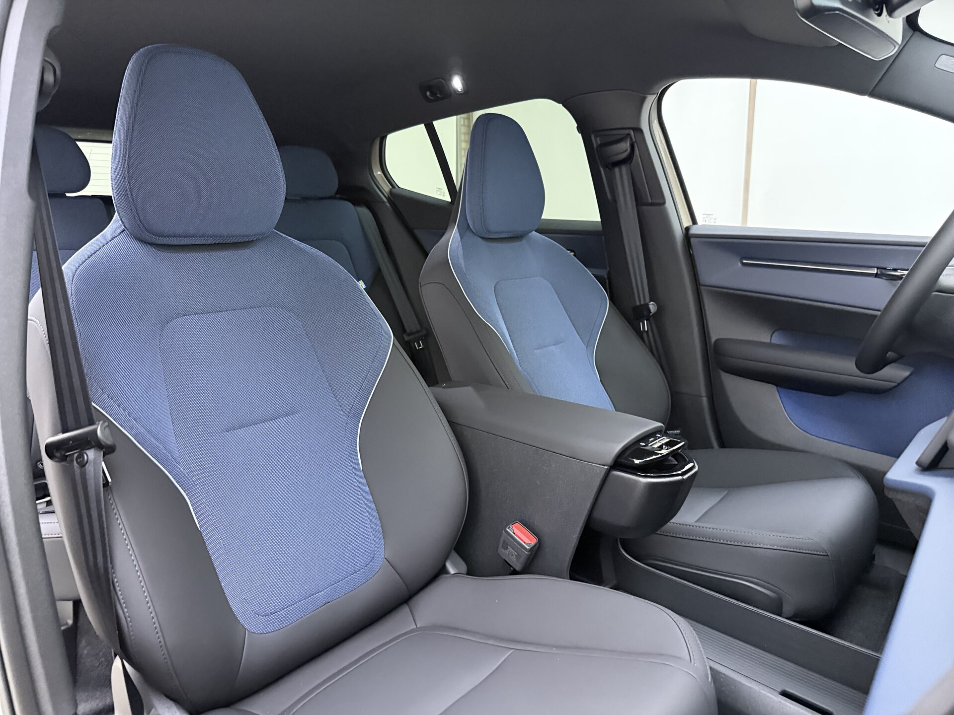 Volvo EX30 P5 Long Range Plus Europa 69 kWh - Afbeelding 4