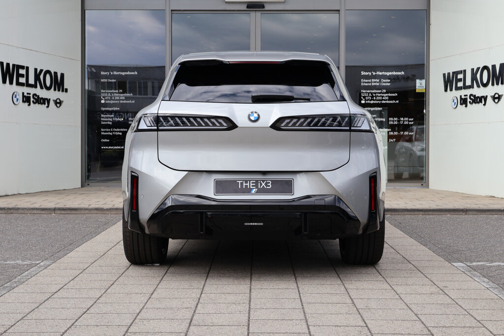 BMW iX3 6