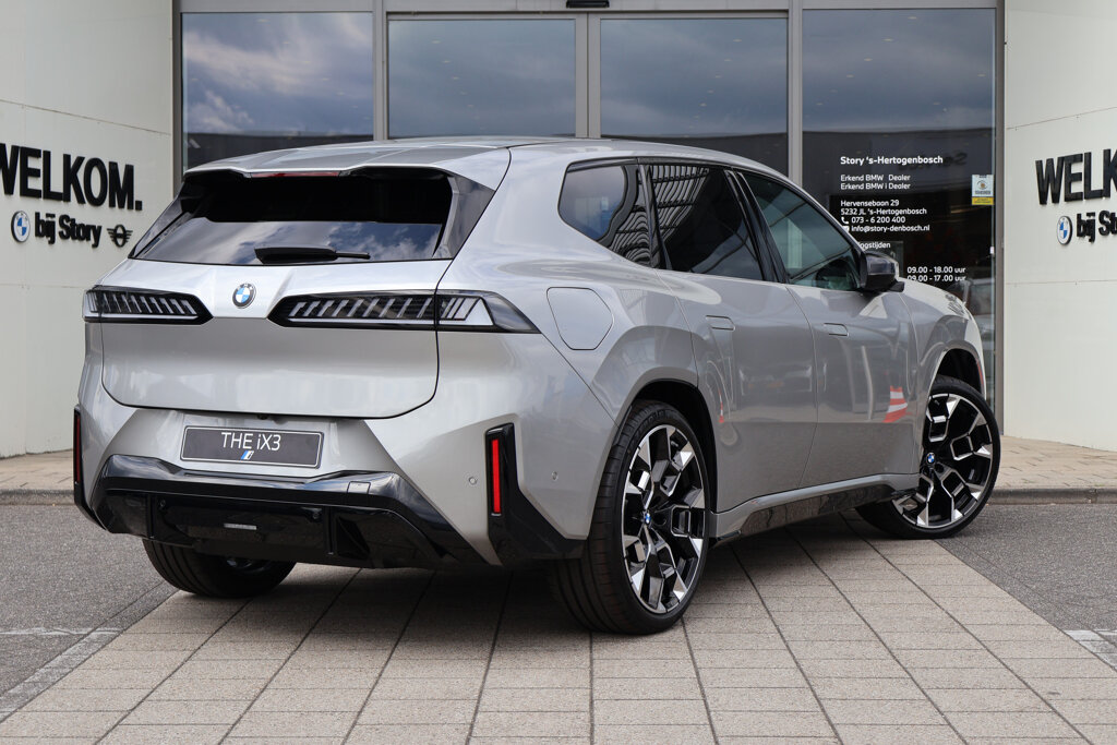 BMW iX3 7