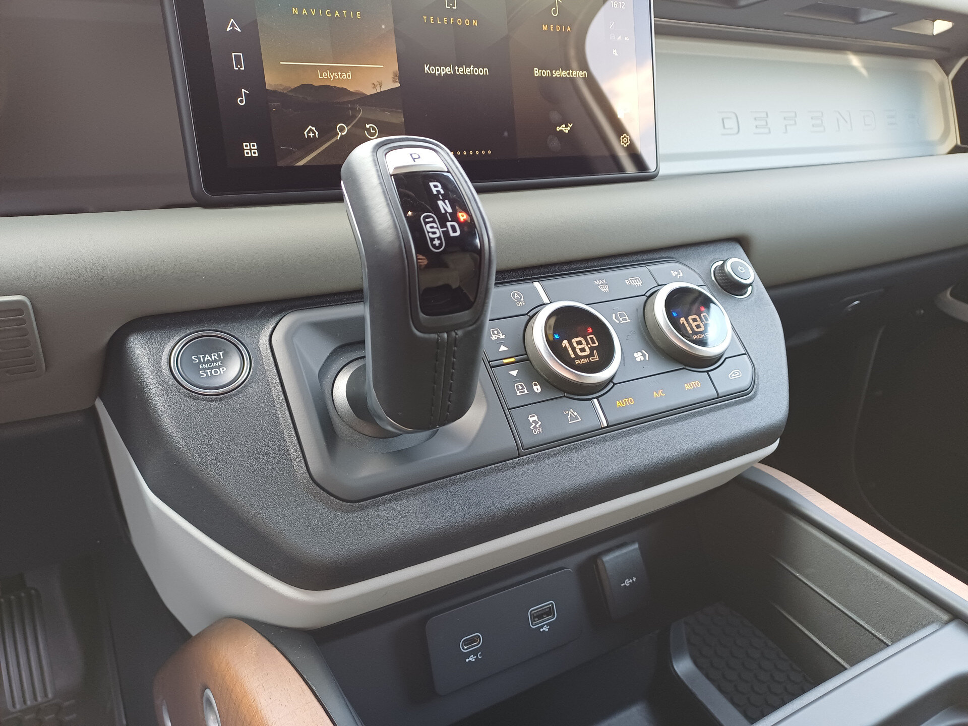 Land Rover Defender 3.0 D250 110 X-Dynamic SE - Commercial - Afbeelding 3