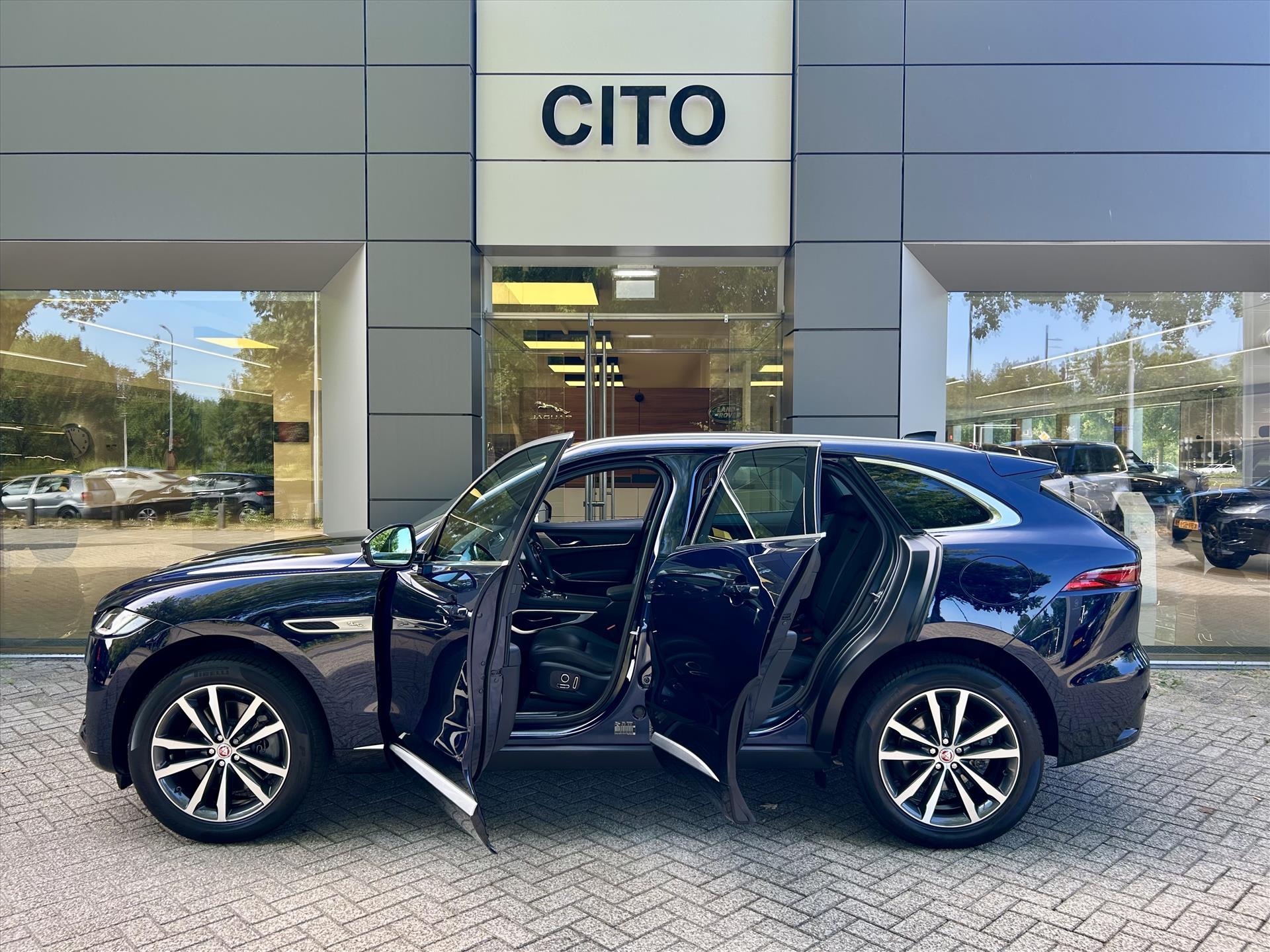 Jaguar F-PACE - foto 32