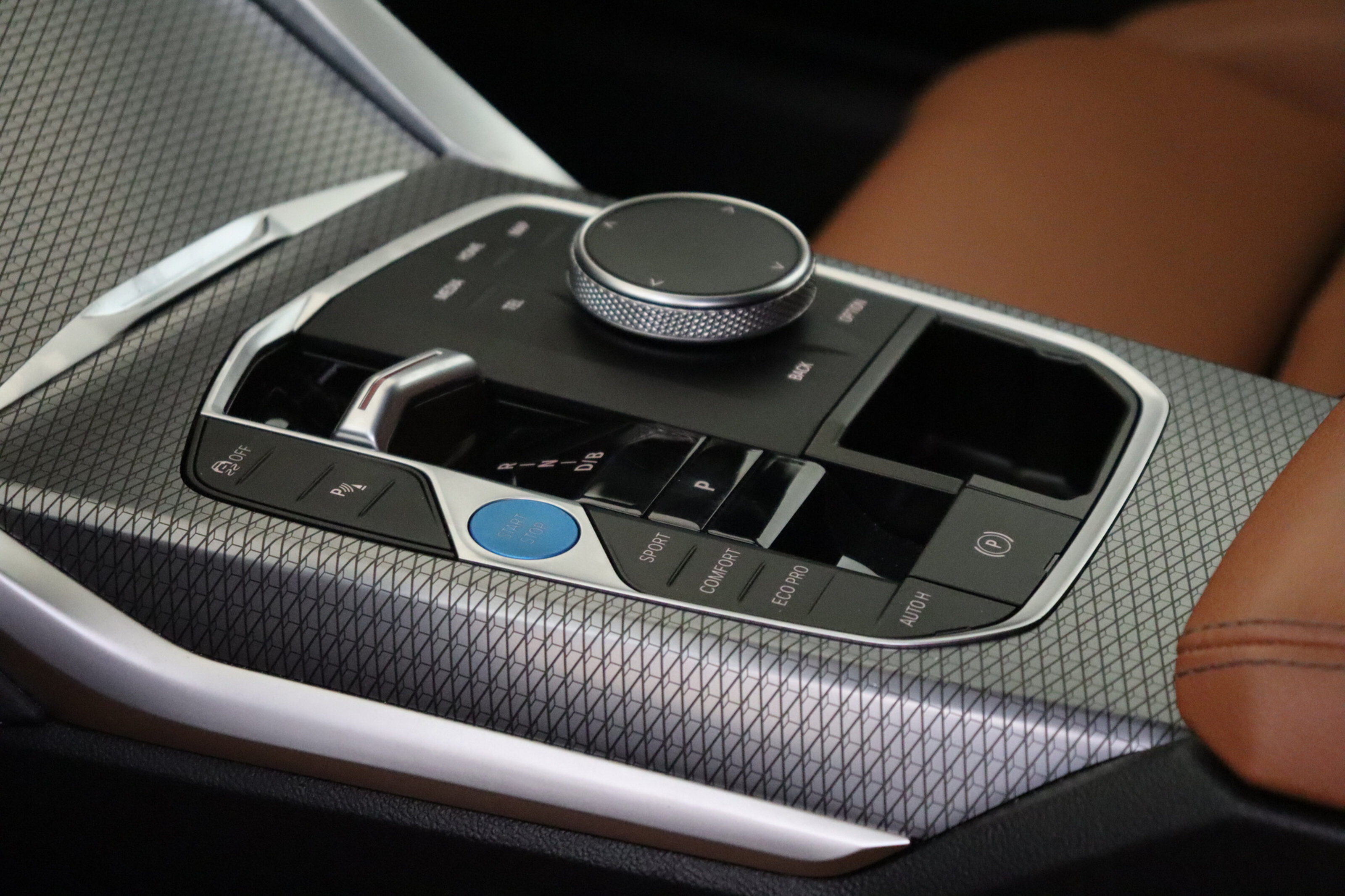 BMW i4 6