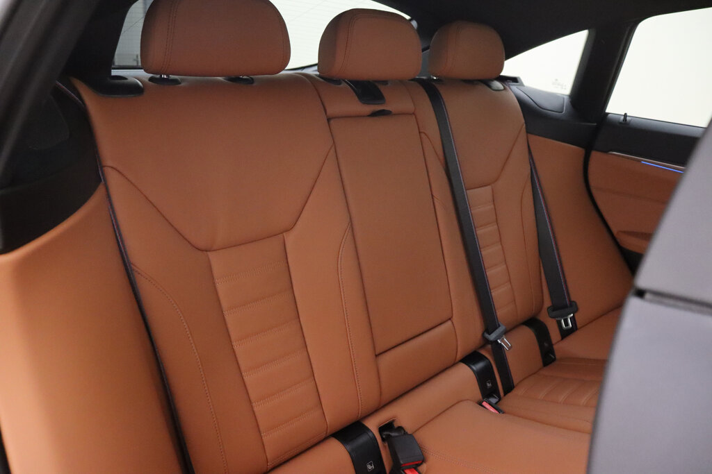 BMW i4 22
