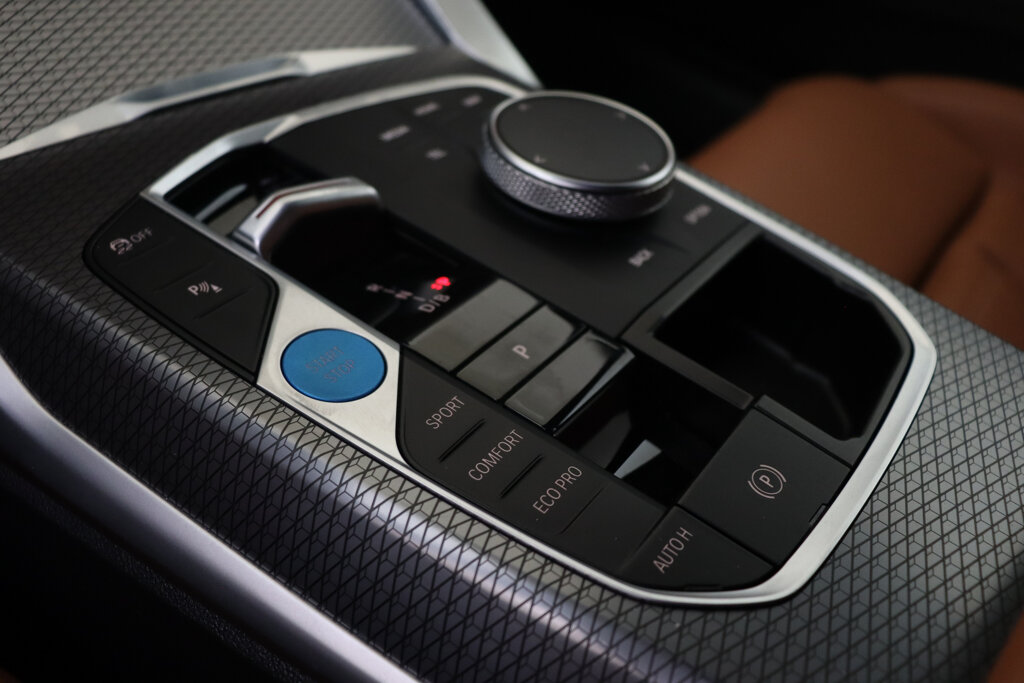 BMW i4 32