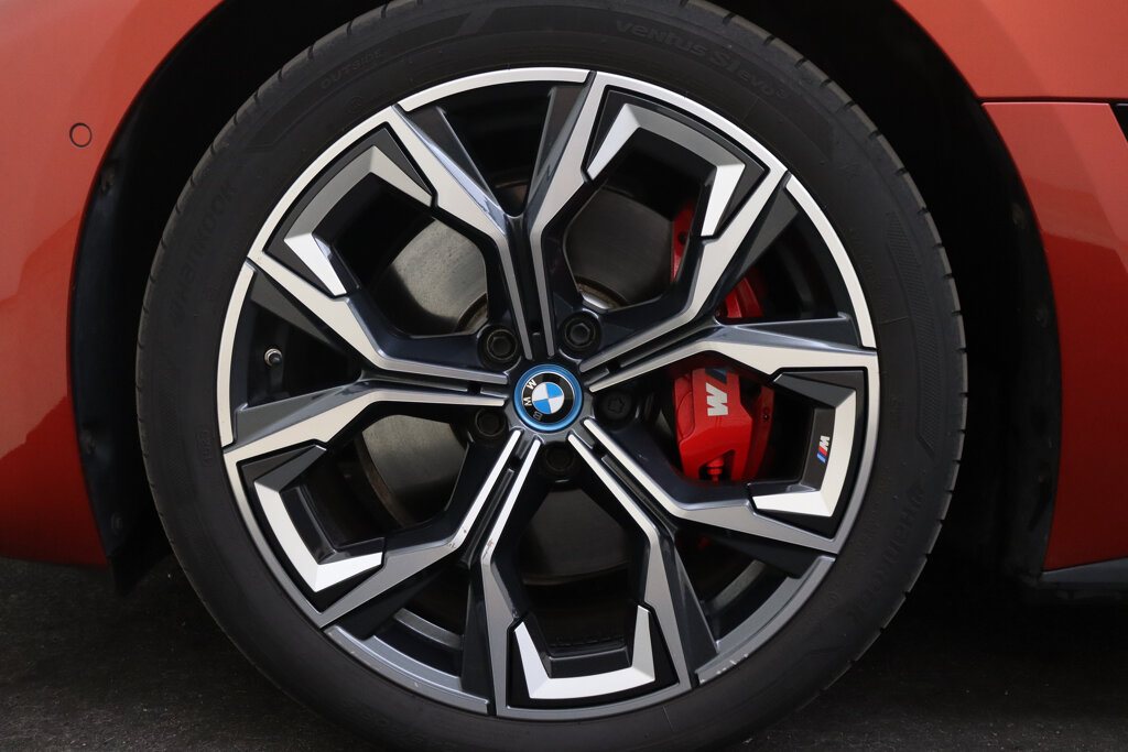BMW i4 68