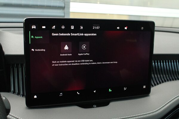 Apple Carplay/Android Auto Apple Carplay/Android Auto