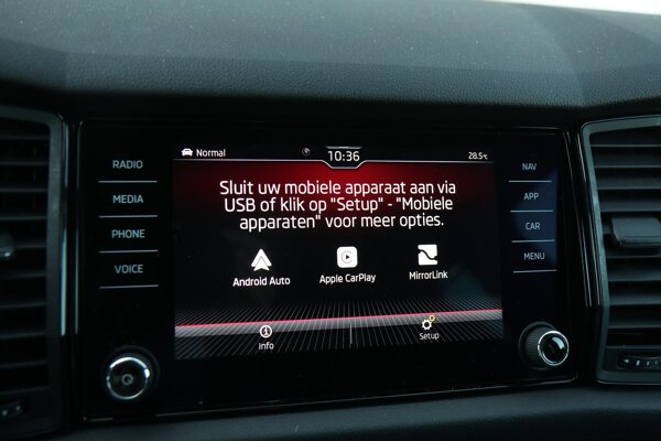 Apple Carplay/Android Auto Apple Carplay/Android Auto